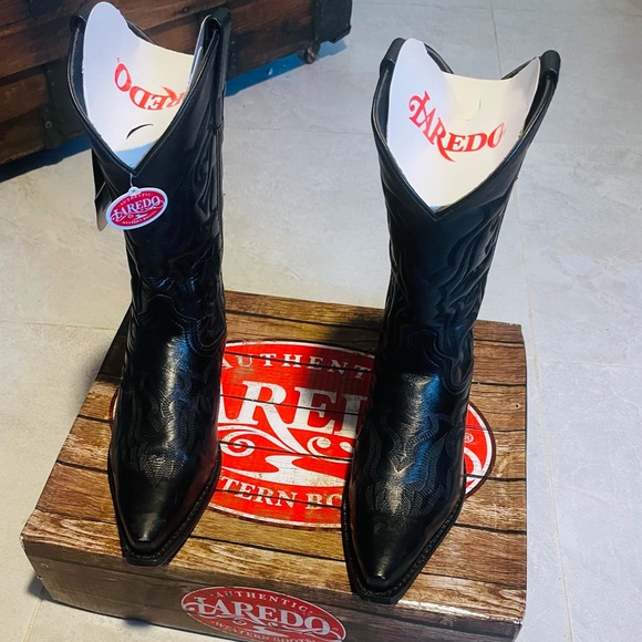 Authentic Laredo - Picture 2 of 16